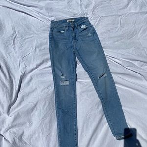 Skinny Levi Jeans with holes